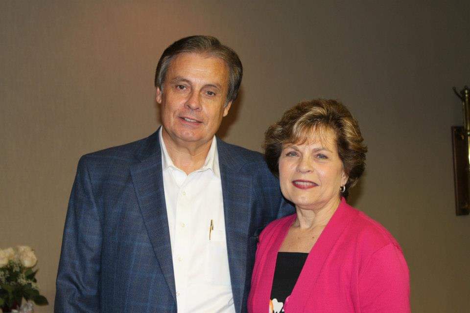 Pictured are Bonvera leaders and Bonvera entrepreneurs Larry & Judy Cox. 